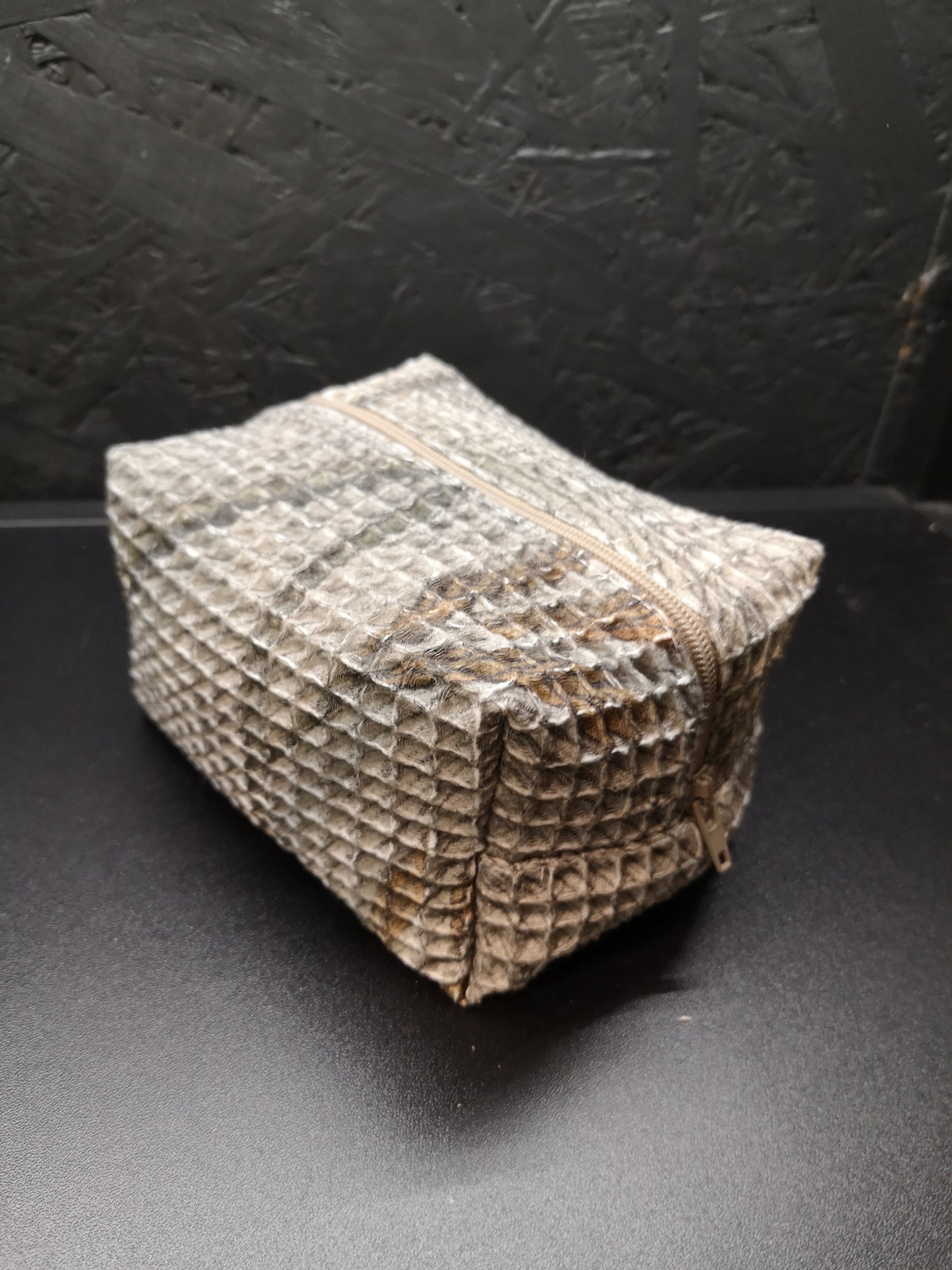 Kosmetinė "Žolynai" pilka-oranžinė