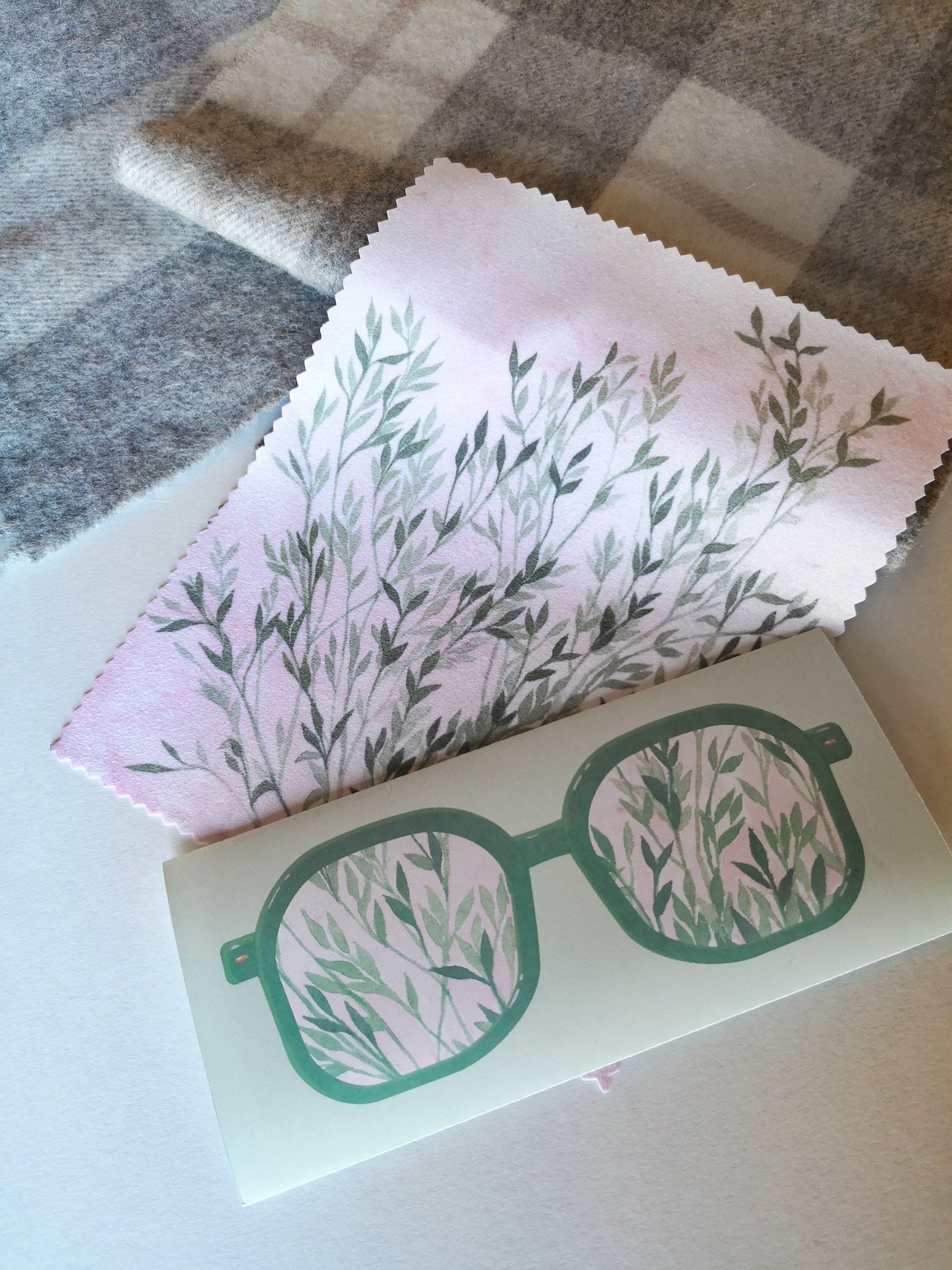 Servetėlė akiniams „Žali lapeliai“